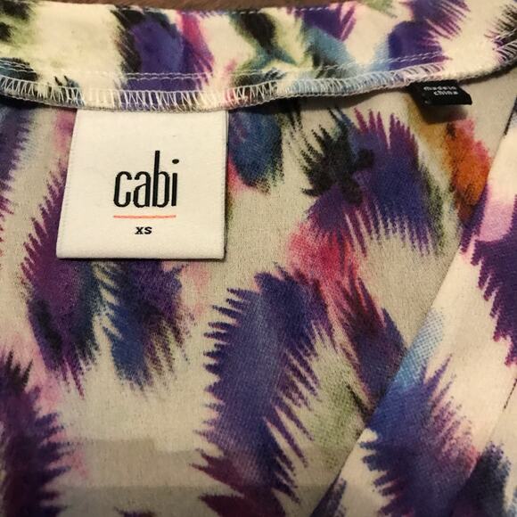 Cabi v neck cap sleeve multi color feather print size XS - Picture 4 of 6